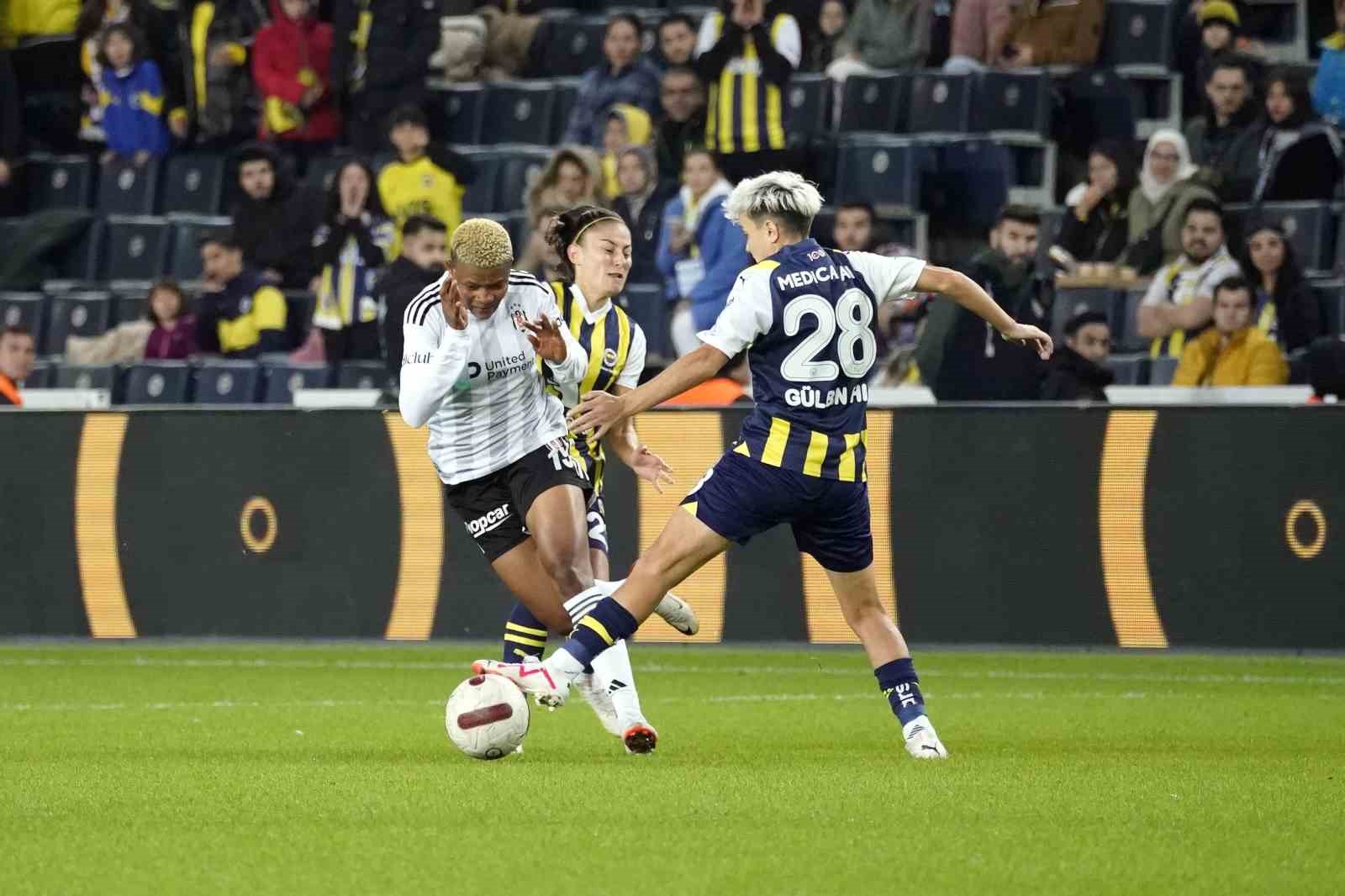 5 gollü derbinin galibi Fenerbahçe