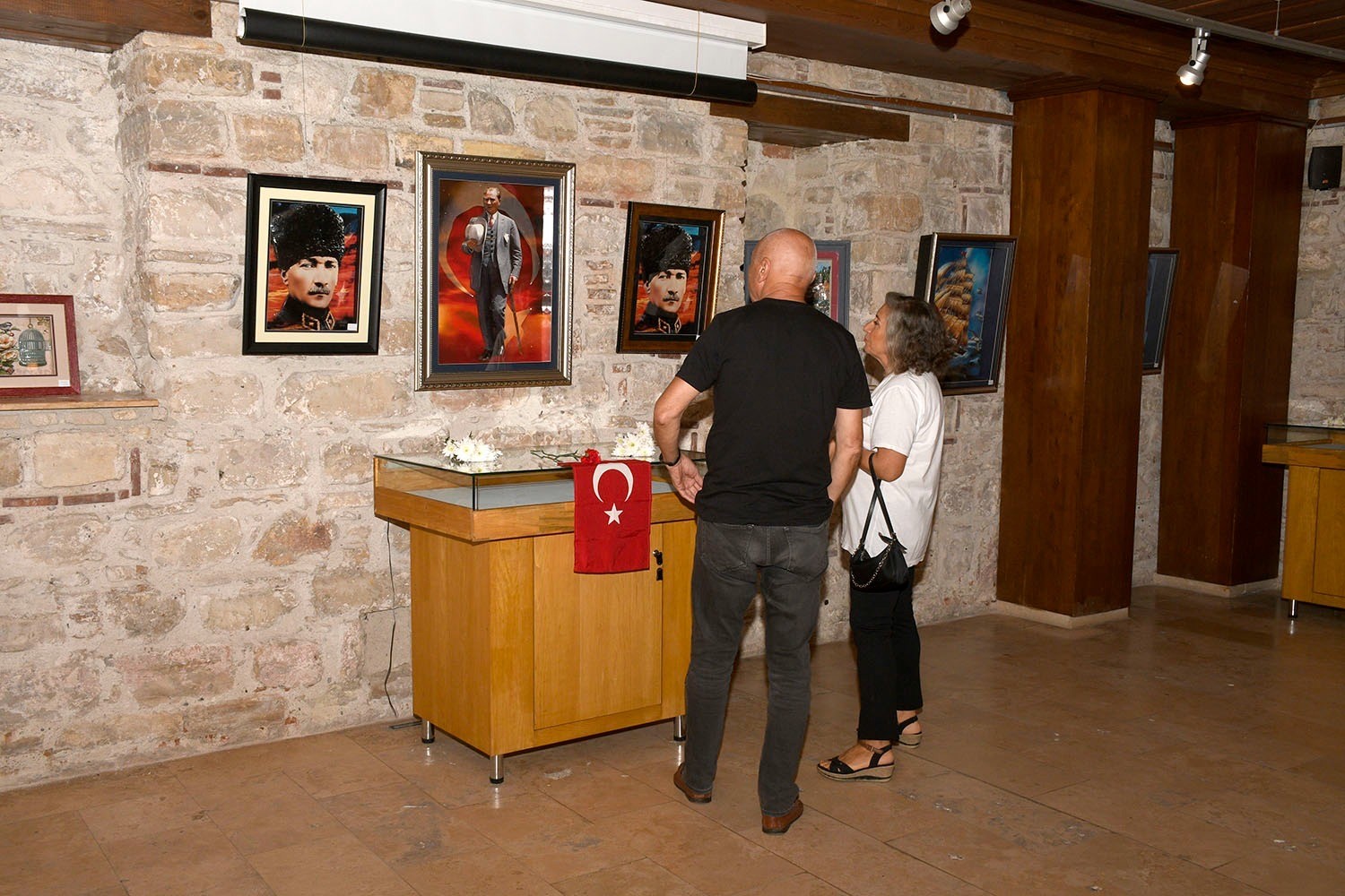 Atatürk rölyefleri İbramaki Sanat Galerisi’nde