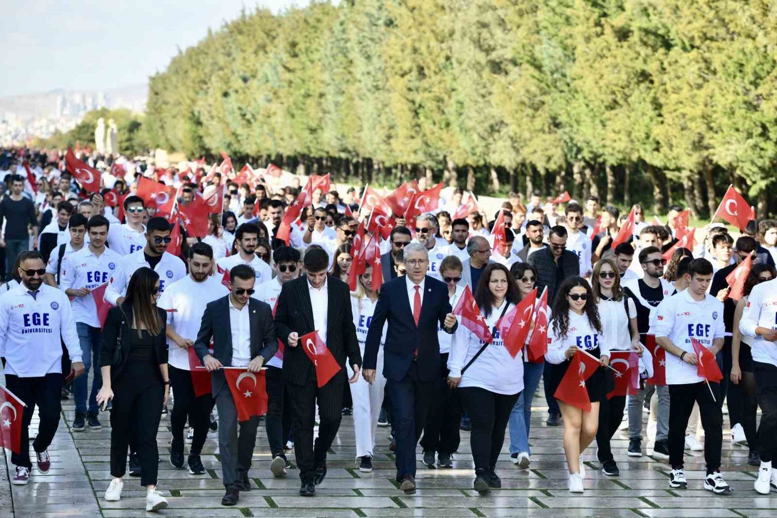 Ege Üniversitesi Heyeti, Cumhuriyetin 100. Yılında Atatürk’ün huzurunda