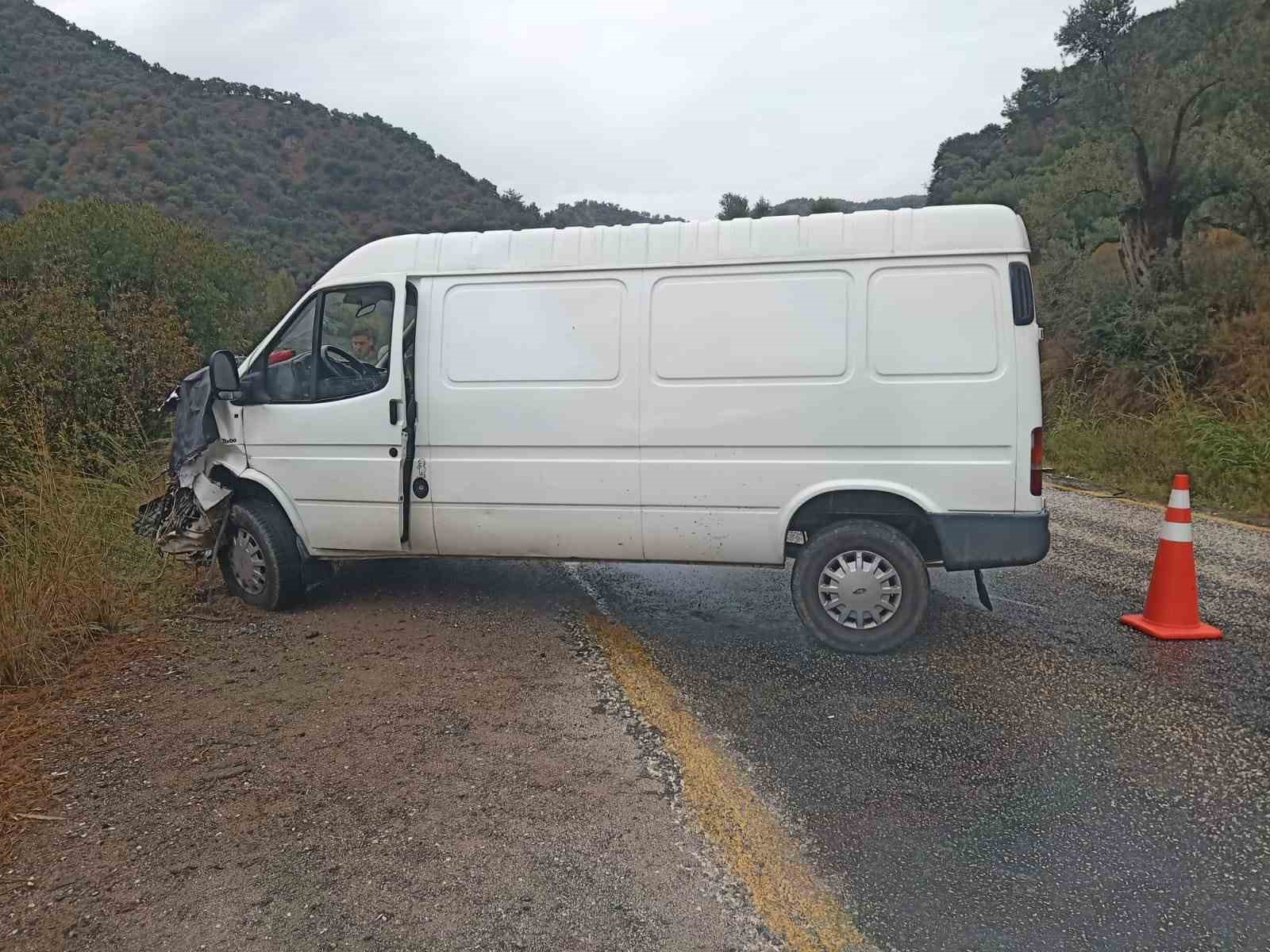 Köşk’te iki minibüs çarpıştı: 2 yaralı