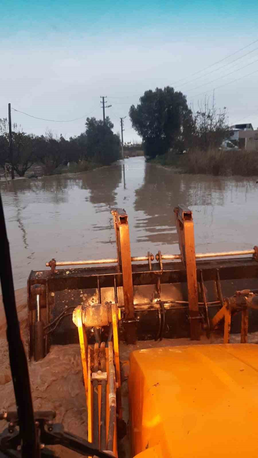 Yalova’da su basan sitedeki 10 kişi kurtarıldı