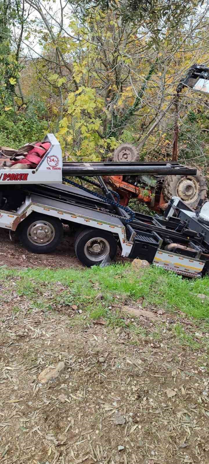 Devrilen traktörün altında kalan 57 yaşındaki çiftçi hayatını kaybetti