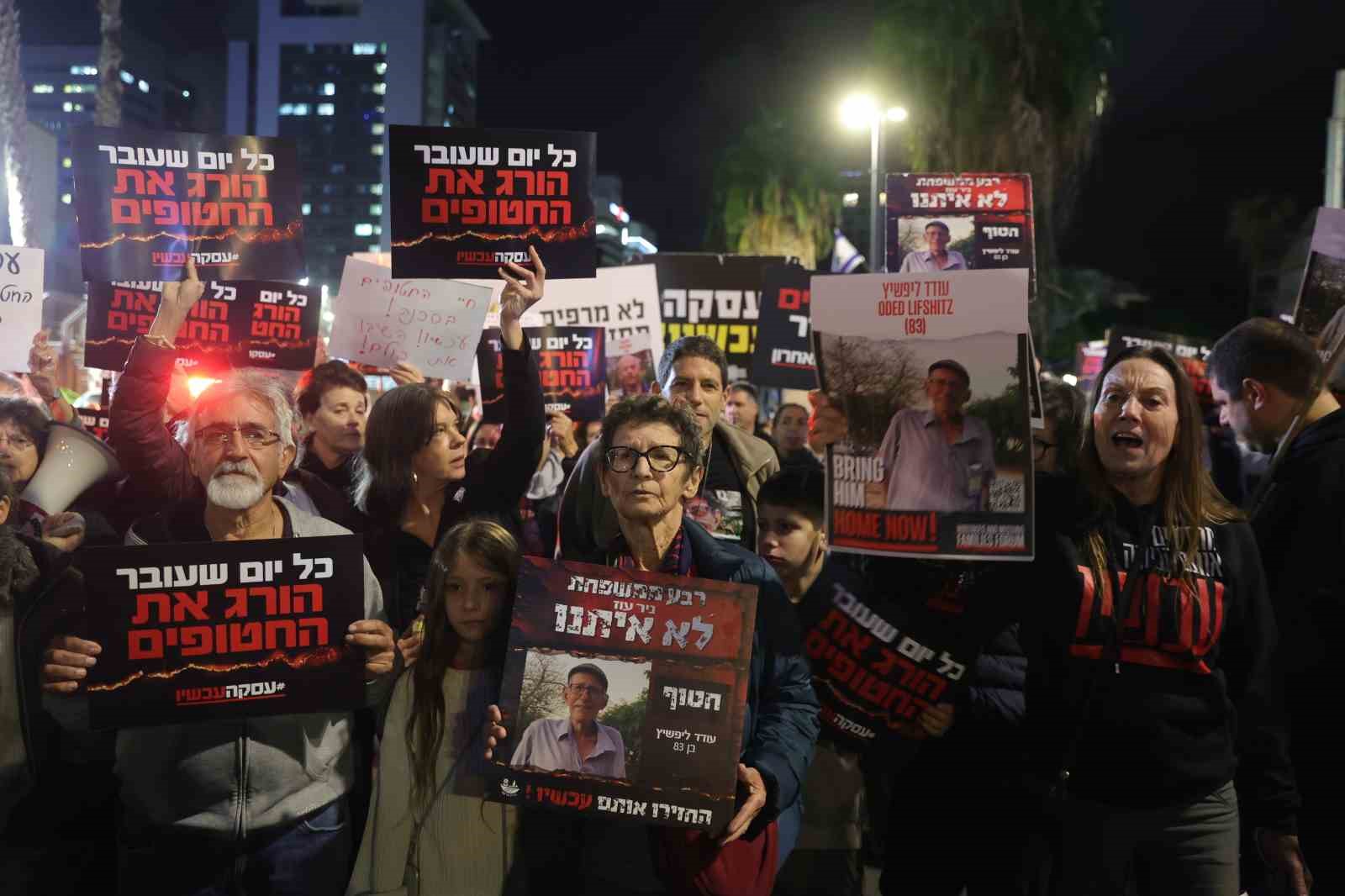 İsrailli esir yakınları Tel Aviv’de protesto düzenledi