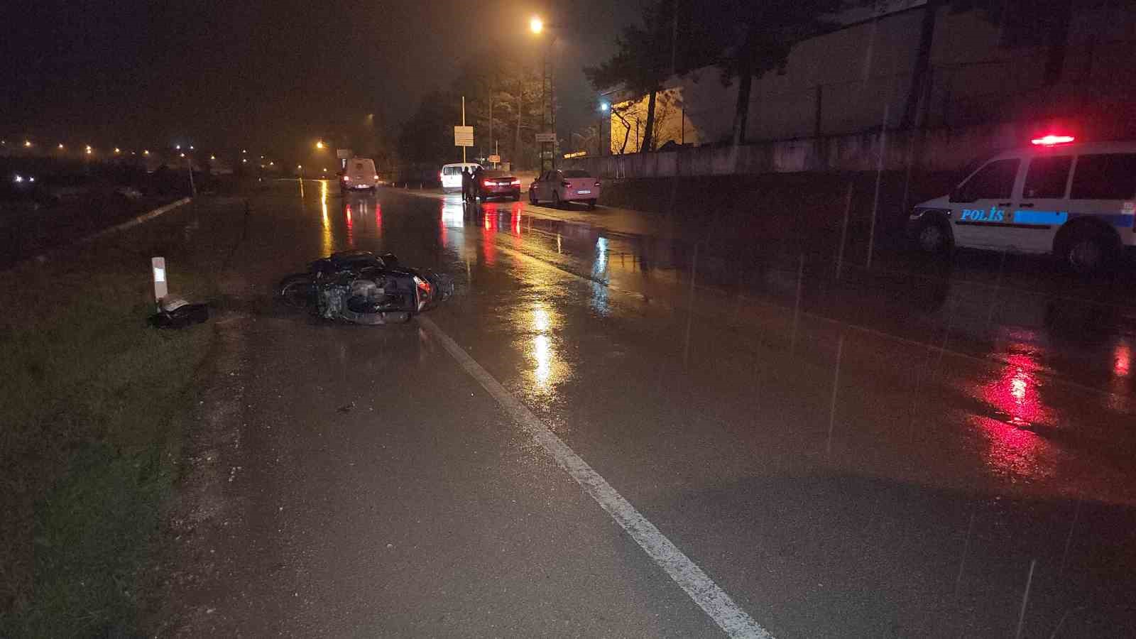 Karabük’te hafif ticari aracın çarptığı motokurye hayatını kaybetti