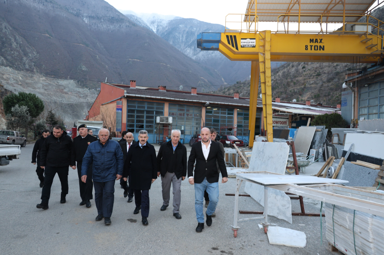 Artvin valisi ergün’den sanayi esnafına ziyaret