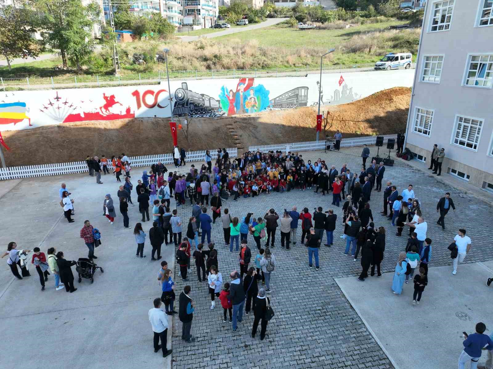 ’Cumhuriyet Treni’ duvar resmi tamamlandı