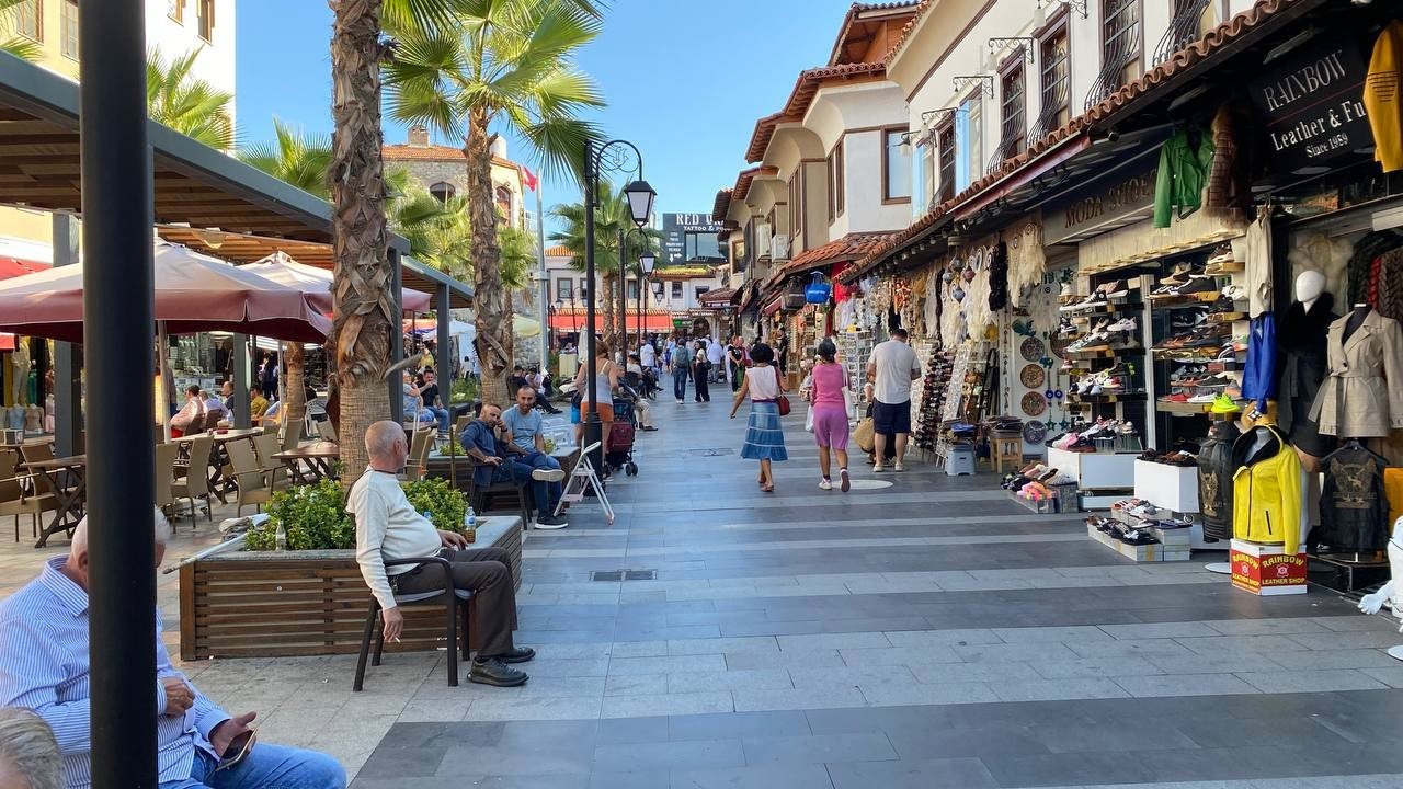 Kuşadası’nda gemi seferleri devam ediyor