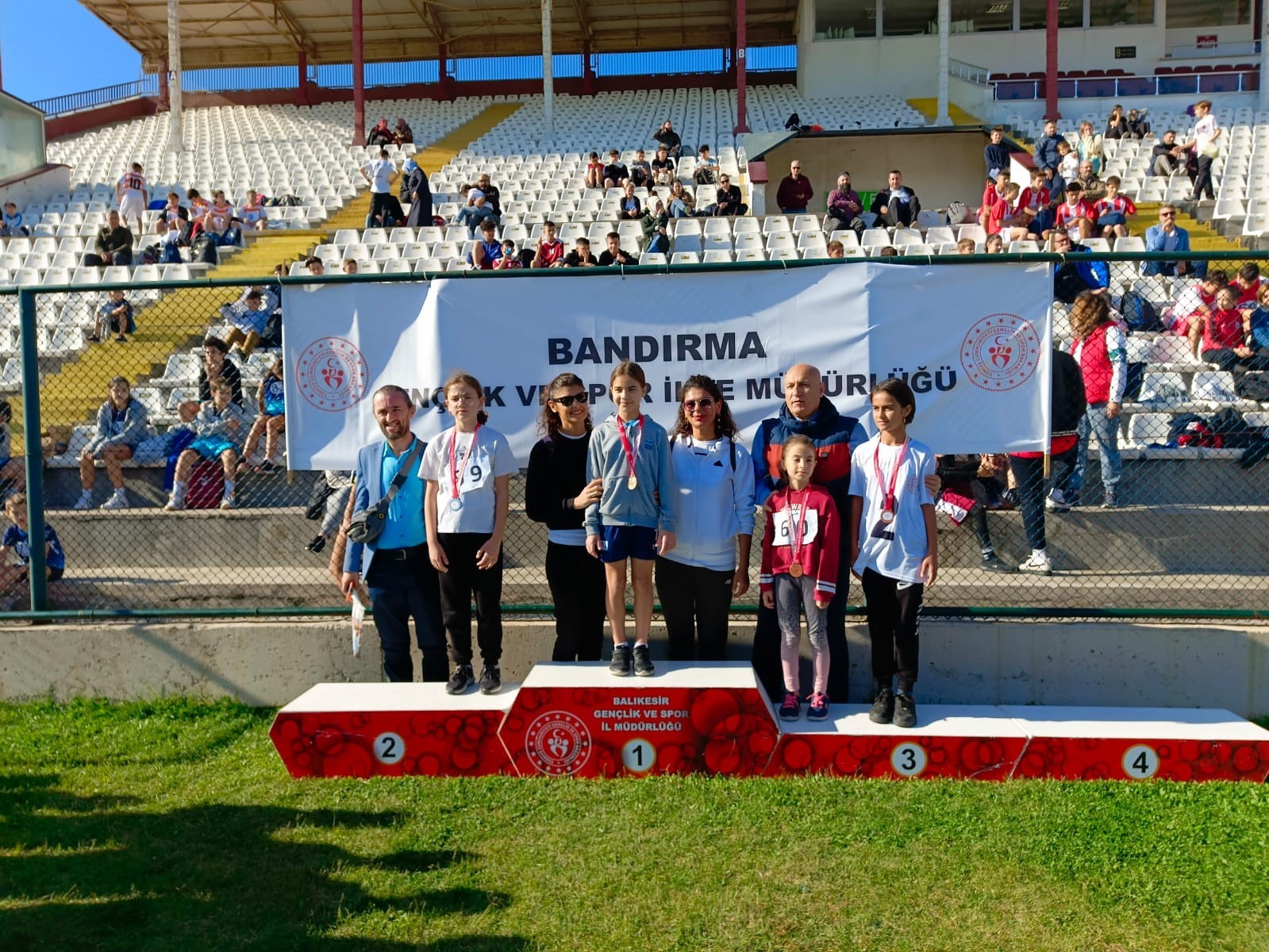 Bandırma’da, 29 Ekim Cumhuriyet Bayramı 100. Yıl Atletizm Yarışmaları düzenlendi