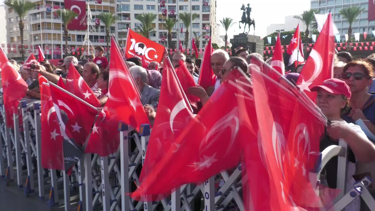 İzmir'de 100'üncü Yıl Coşkusu… Soyer: Bugünün Tadını Sonuna Kadar Çıkarın