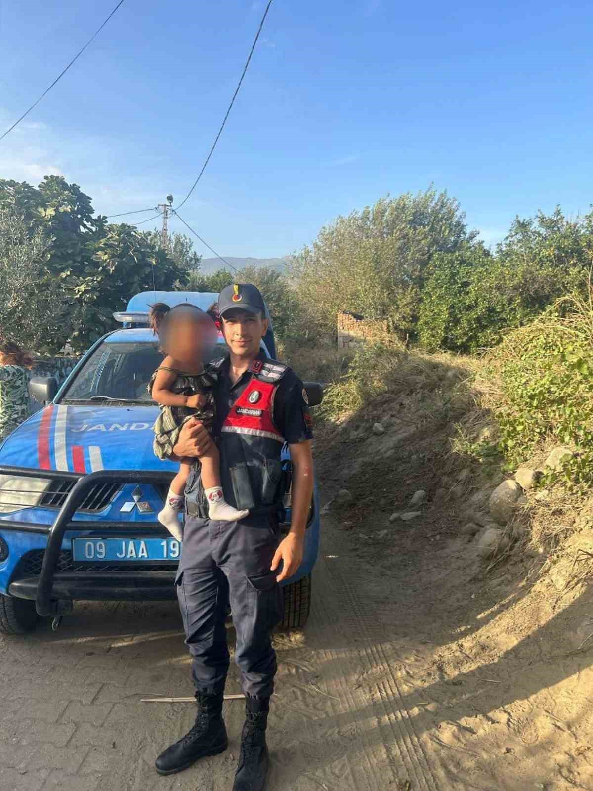Kaybolan 2 yaşındaki kız çocuğunu jandarma ekipleri buldu