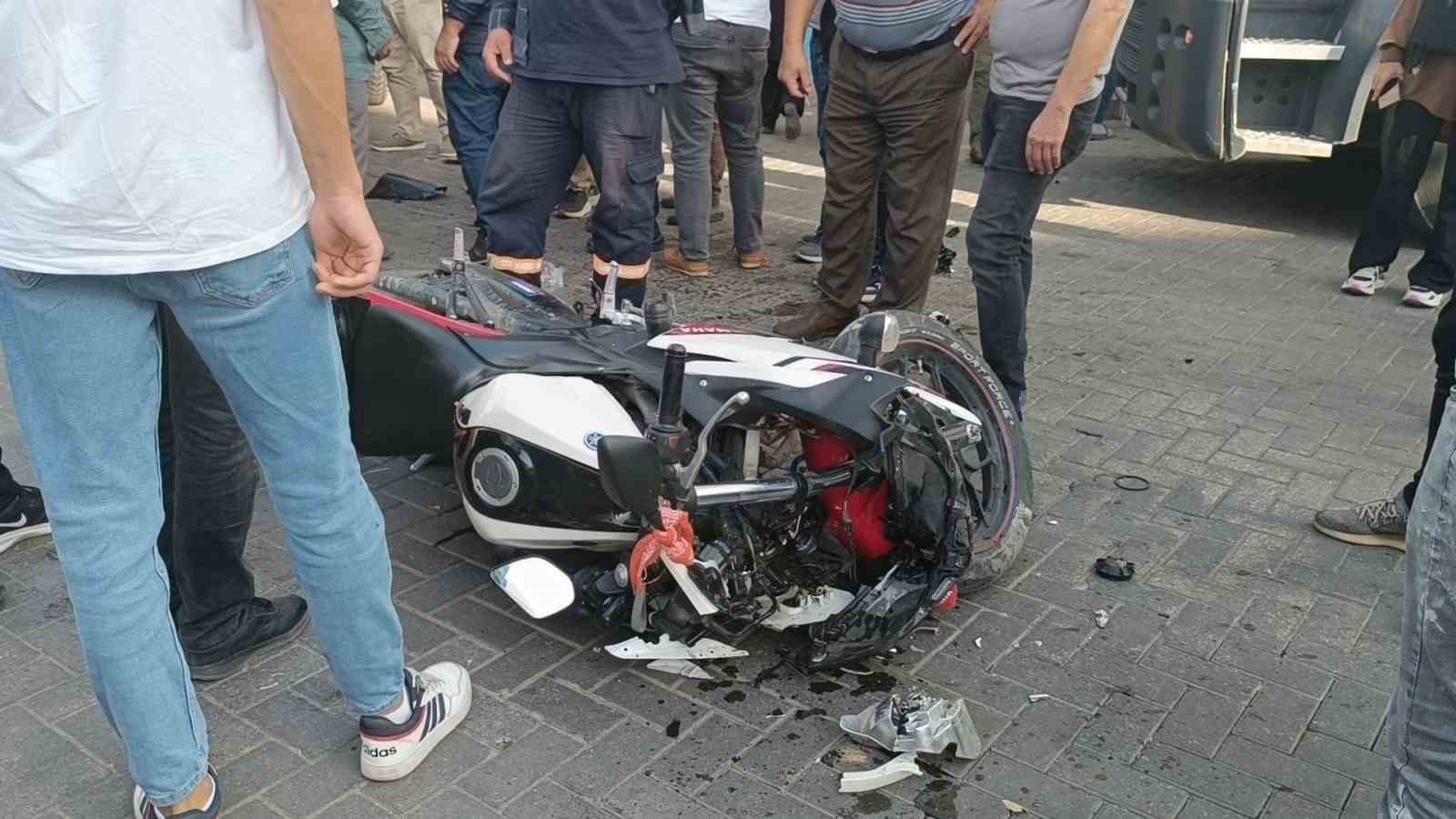 Turgutlu’da motosiklet ile minibüs çarpıştı: 1 yaralı