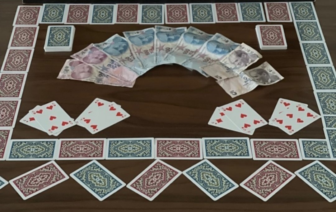 Evde kumar oynayan 5 kişiye para cezası kesildi