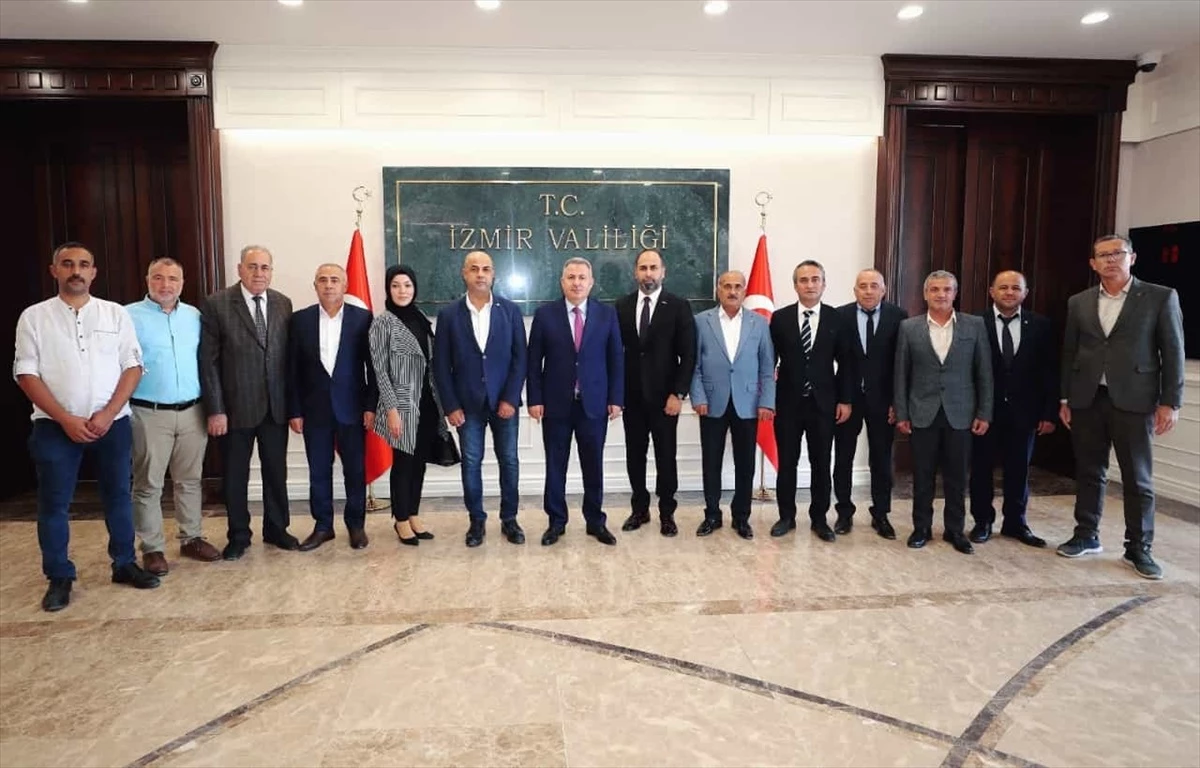 Hak-İş İzmir İl Başkanı ve Hizmet-İş İzmir Şube Başkanı Vali Elban'ı ziyaret etti