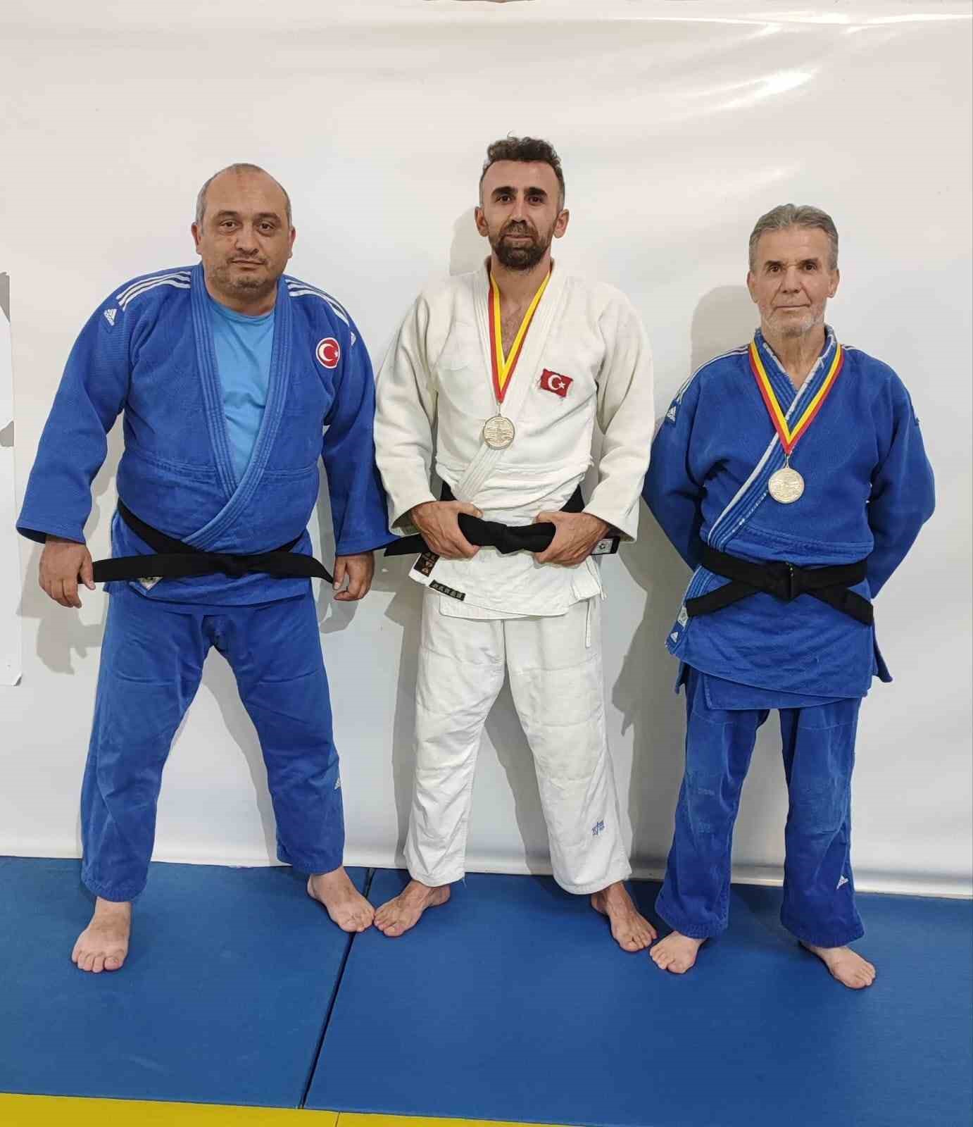 Yunusemreli veteran judocular Balkan Şampiyonu oldu