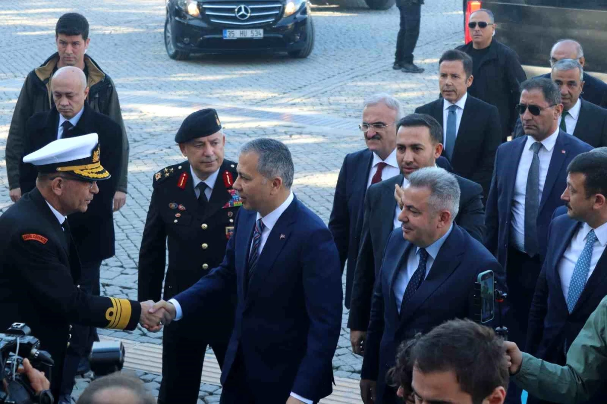 İçişleri Bakanı Ali Yerlikaya İzmir Valiliği'ni ziyaret etti
