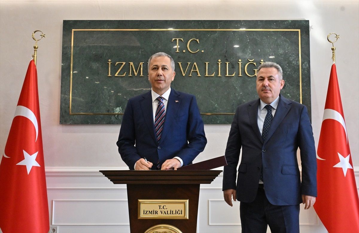 İçişleri Bakanı Ali Yerlikaya, İzmir Valiliğine ziyarette bulundu