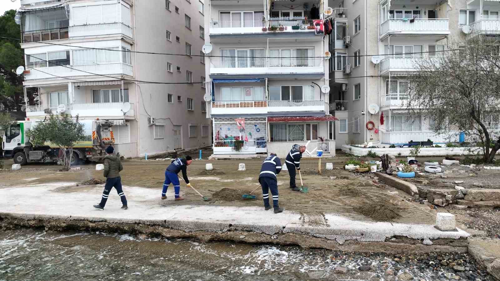 Bursa sahillerinde fırtına mesaisi