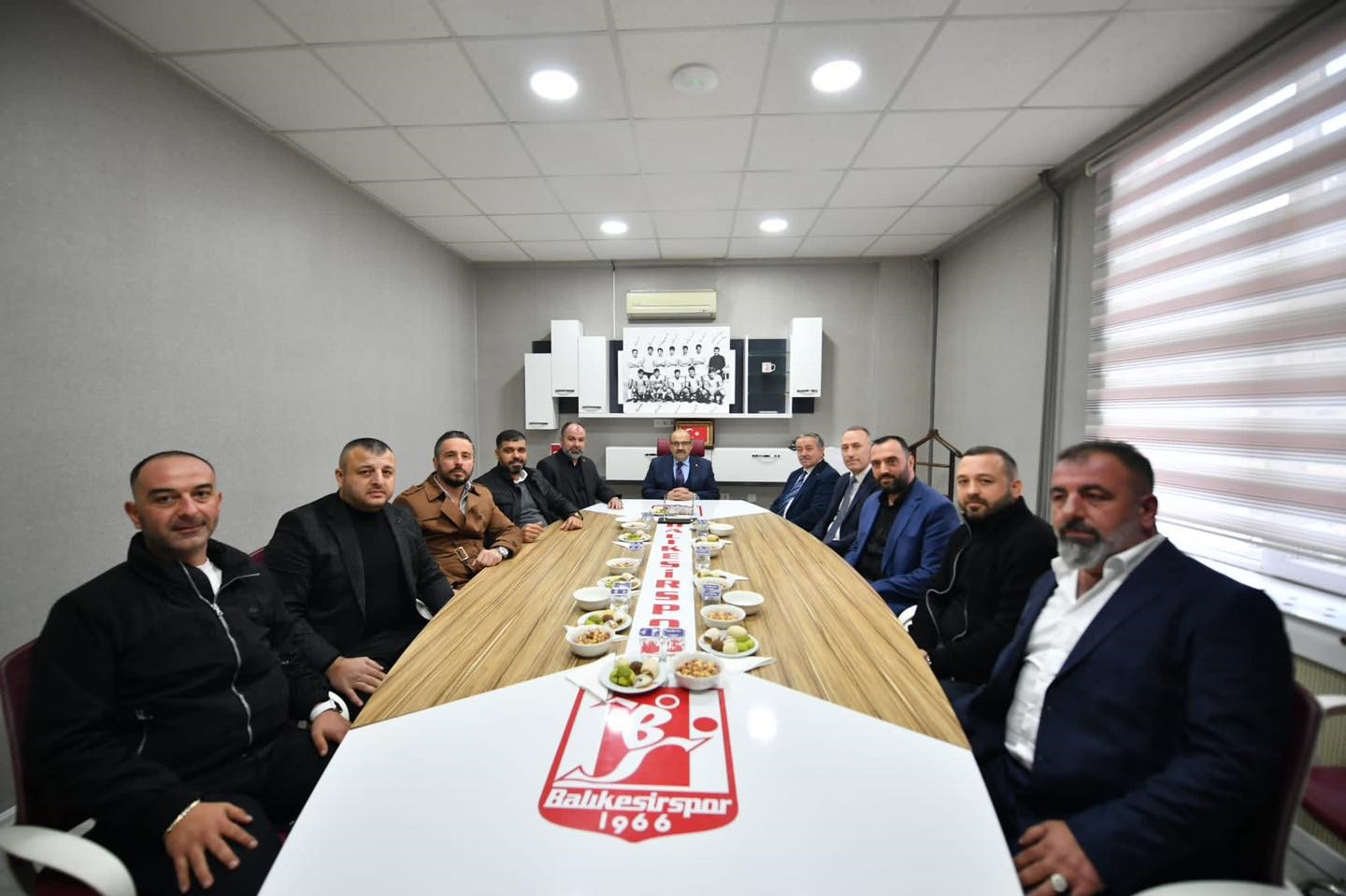 Vali İsmail Ustaoğlu’ndan Balıkesirspor’a destek ziyareti