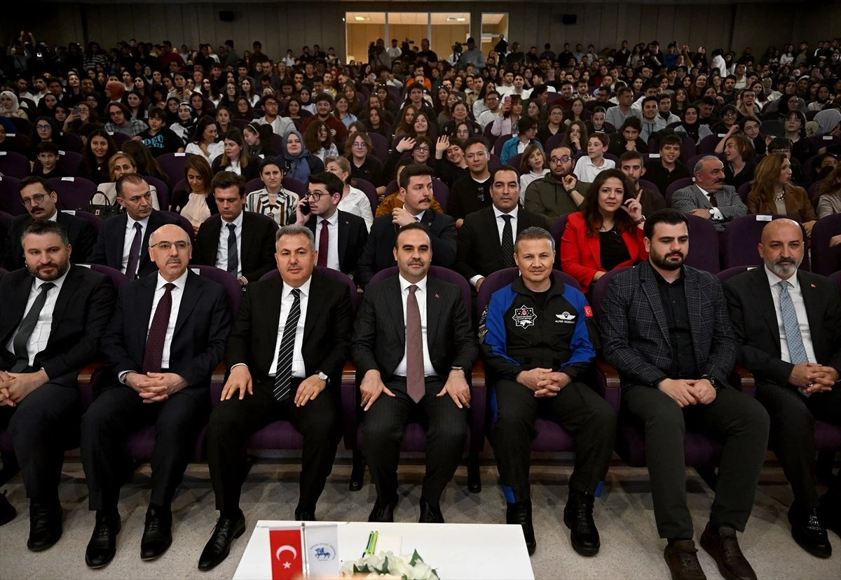 Sanayi ve Teknoloji Bakanı Kacır, Türk Gençliğine Güvendiklerini Belirtti
