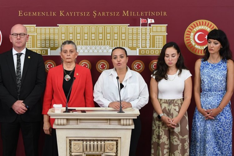 CHP’li Suiçmez baroların hayvan hakları merkez üyeleriyle seslendi