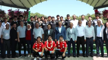 Kayseri Şekersporlu mili güreşçiler için ödül töreni