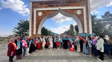 Mardinli  AK Kadınlar Malazgirt’te gövde gösterisinde bulundu 