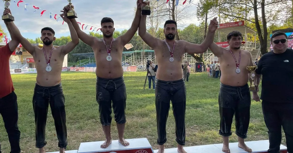 Sakarya’nın pehlivanları Tarihi Akbalık Güreşleri’ne damga vurdu