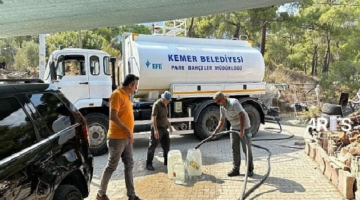 Kemer Belediyesi Tekirova’da su ulaşmayan yerlere su taşıyor