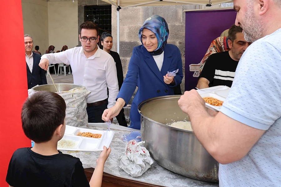 İmaret Camii’nde Yemek ikramı Yıllar Sonra Yeniden Başladı