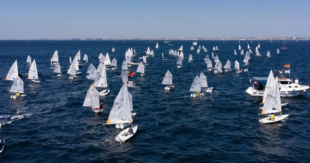 Yelkencilerden Marmara’da unutulmaz görsel şölen