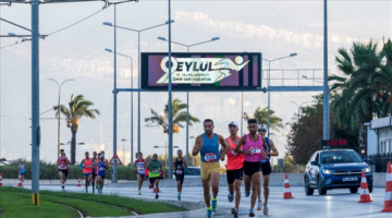 İzmir’de Uluslararası 9 Eylül İzmir Yarı Maratonu’yla kurtuluş coşkusu başladı