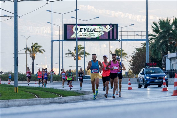 İzmir’de Uluslararası 9 Eylül İzmir Yarı Maratonu’yla kurtuluş coşkusu başladı