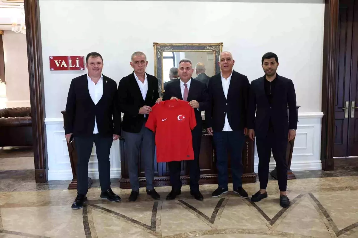 TFF Başkanı İbrahim Hacıosmanoğlu İzmir'de ziyaretlerde bulundu