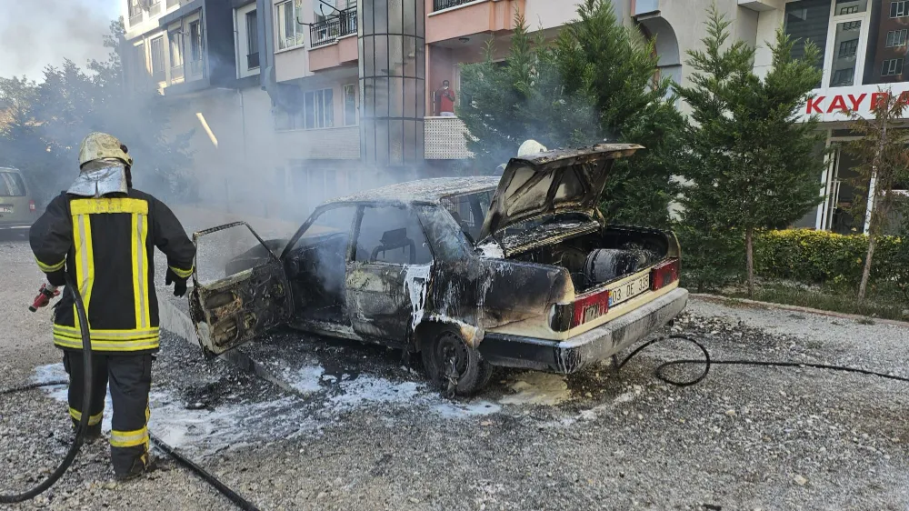 Afyonkarahisar'da Otoparkta Patlama: Park Halindeki Araç Alev Aldı