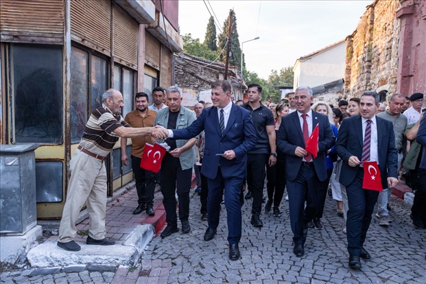 Başkan Tugay, 88. Uluslararası Bergama Kermesi’ne katıldı