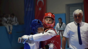 Afyonkarahisar'da Taekwondo Heyecanı: Elektronik Sistemle İlk Müsabaka