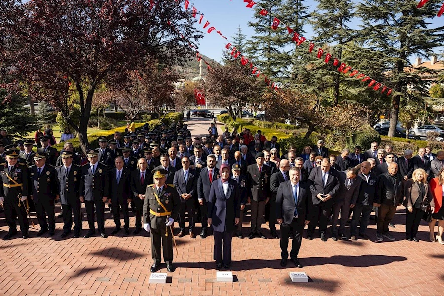 Afyonkarahisar'da Cumhuriyet Coşkusu: Çelenk Töreni Düzenlendi