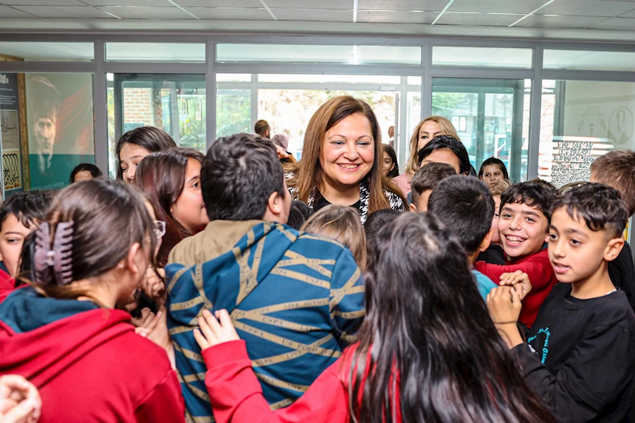 Başkan Burcu Köksal’dan Öğretmenlere Anlamlı Hediye