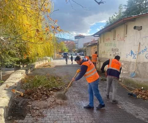 İstasyon Mahallesi'nde Kapsamlı Temizlik Operasyonu