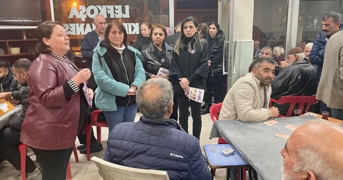 Diyarbakır kahvehanelerinde kadına şiddete karşı broşür