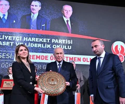 Bahçeli, Öğretmenler Günü'nde Fedakarlık Vurgusu Yaptı