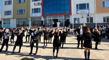 Edirne Keşan'da özel öğretmenler Zeybek oynadı