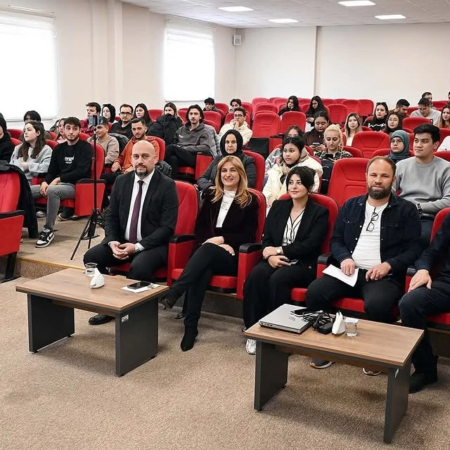 Afyon Kocatepe Üniversitesi'nde ETicaret ve Sosyal Medya Yönetimi Konferansı Düzenlendi