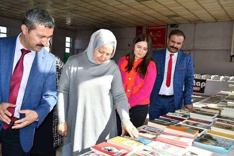 İscehisar'da Kitap Fuarı Coşkusu