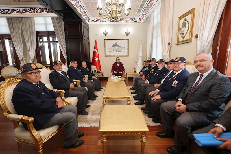 Afyonkarahisar'da Vali Güran Yiğitbaşından Gazilere Anlamlı Kabul