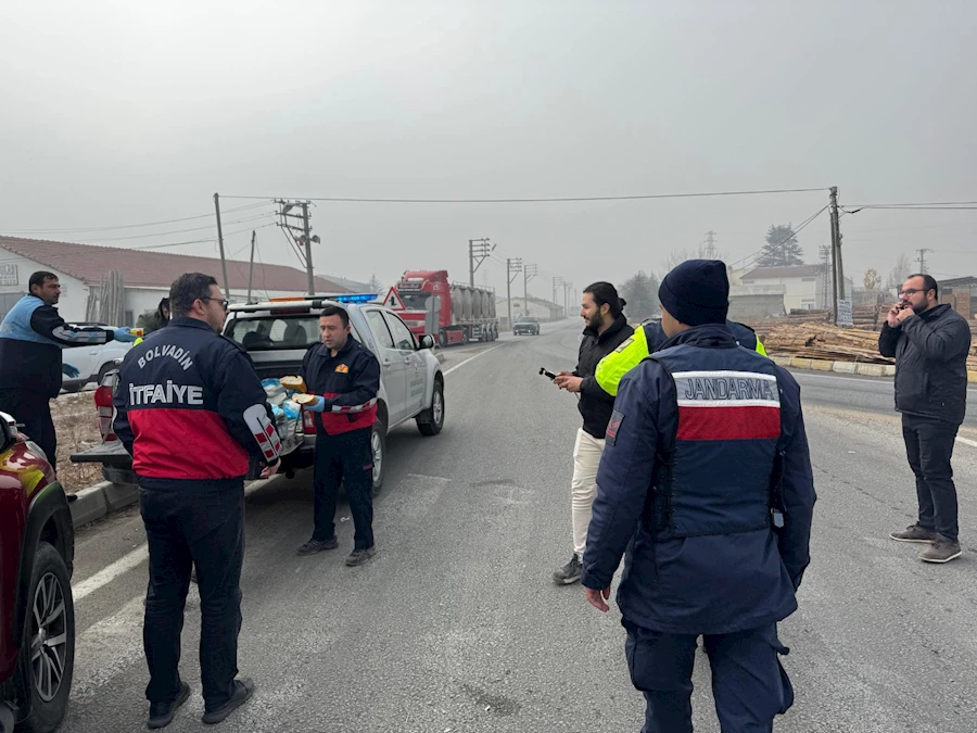 Başkan Derviş Aynacı’dan Sıcak Yardım: Yolda Kalanlara Çorba İkramı