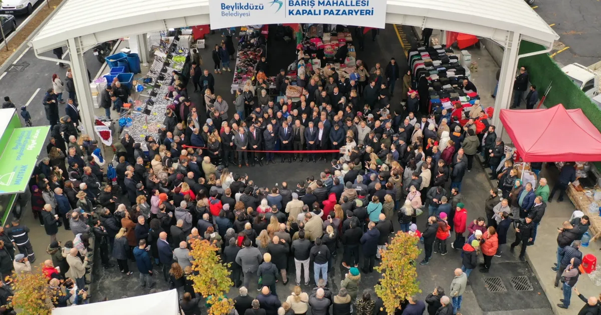 İstanbul'da Barış Mahallesi pazar alanına kavuştu