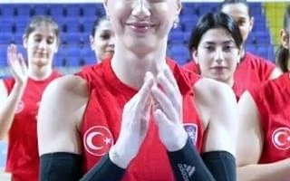 Afyonkarahisar Belediye Başkanı Burcu Köksal'dan Voleybol Maçına Davet