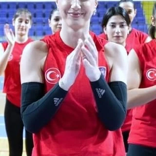 Afyonkarahisar Belediye Başkanı Burcu Köksal'dan Voleybol Maçına Davet