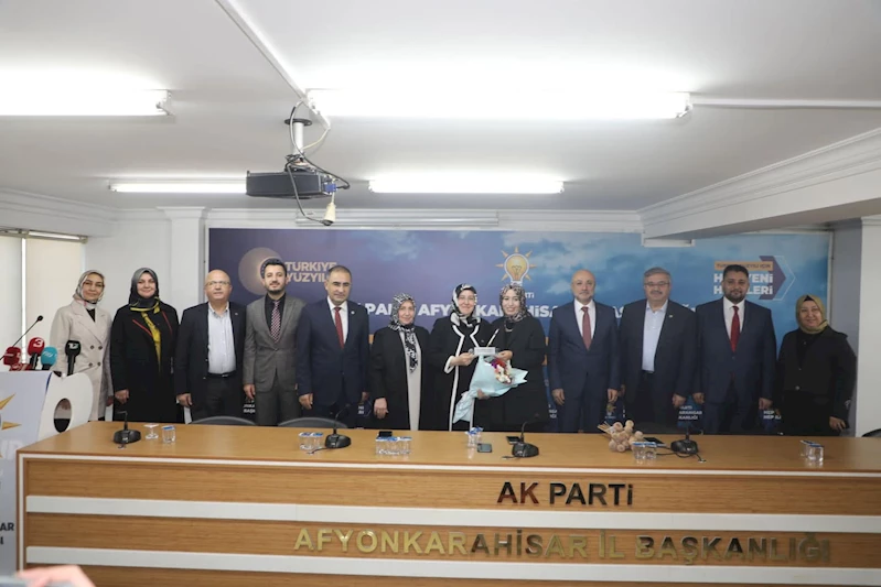 AK Parti Afyonkarahisar Kadın Kolları'nda Bayrak Değişimi